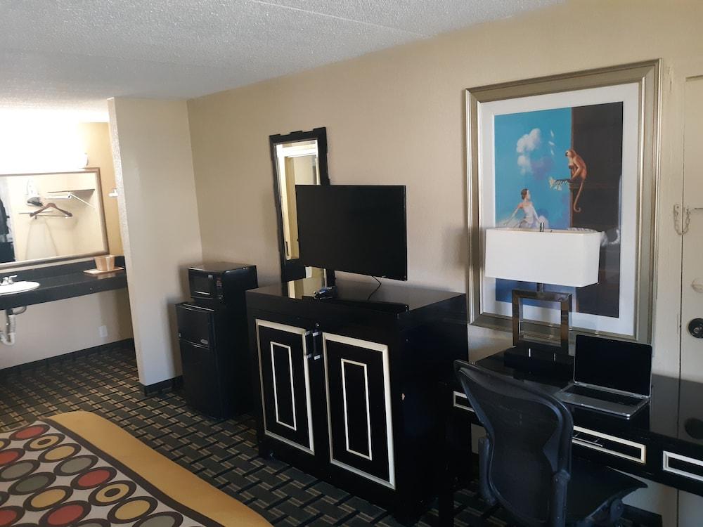 Super 8 Montgomery - photo 14