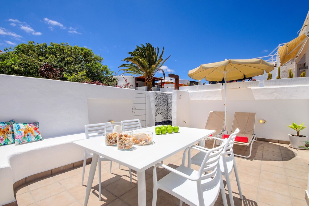 Casa Capricho — 4-Star Luxury Hotel in Puerto Del Carmen, Spain