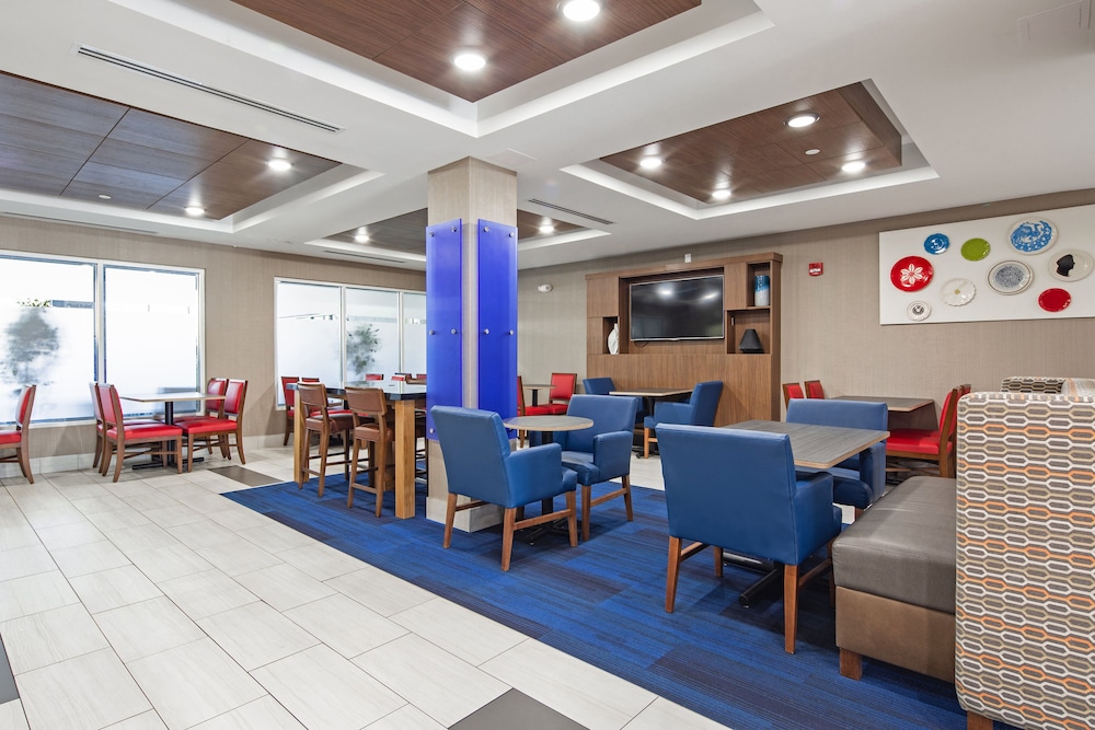 Holiday Inn Express & Suites Chattanooga by IHG - photo 53