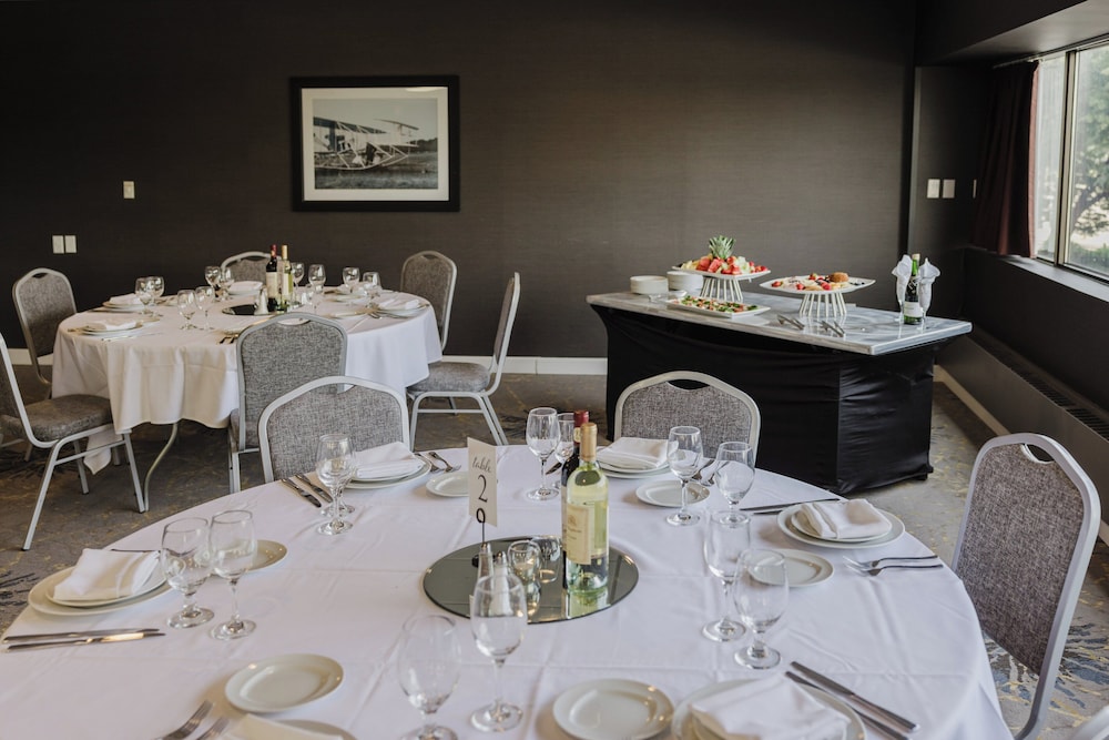 Crowne Plaza Suites MSP Airport Mall of America by IHG - photo 53