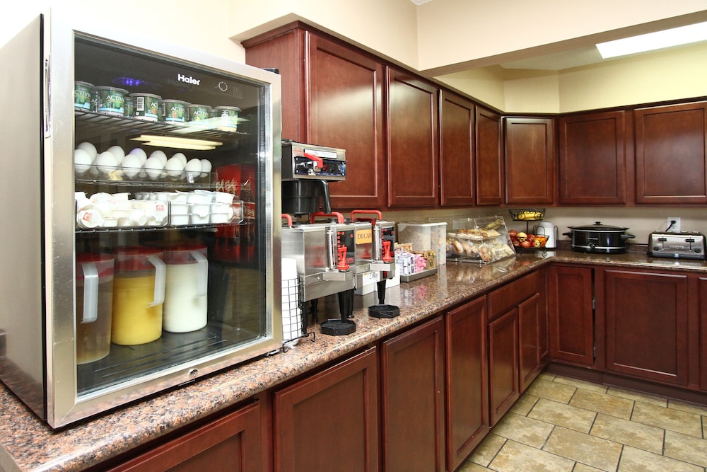 New Victorian Inn and Suites - photo 28