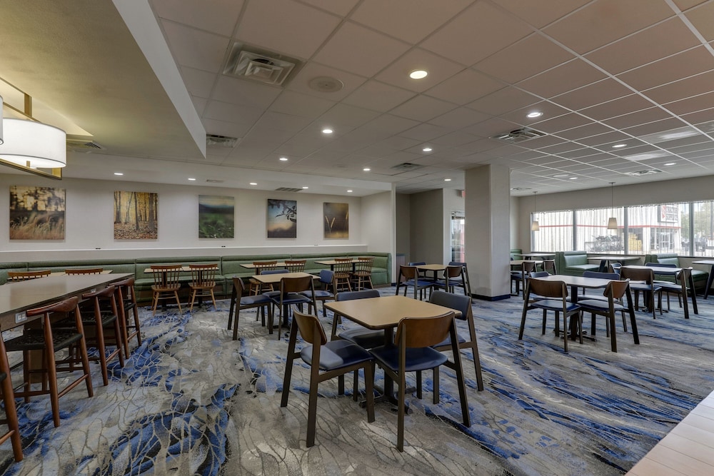 Fairfield Inn & Suites Hutchinson - photo 35