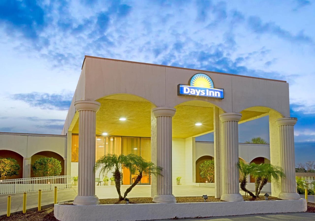 Days Inn and Suites by Wyndham Clermont in Clermont, United States