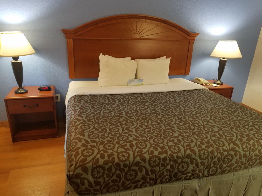 Days Inn By Wyndham Oklahoma City Nw Expressway - photo 12