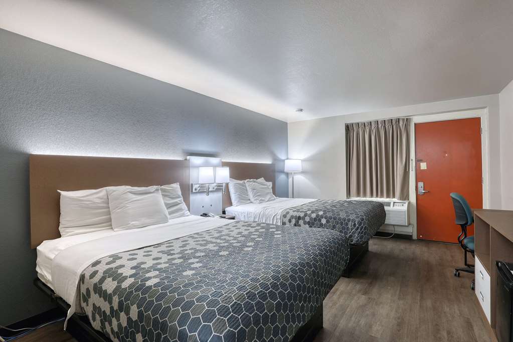 Econo Lodge Neenah - photo 30