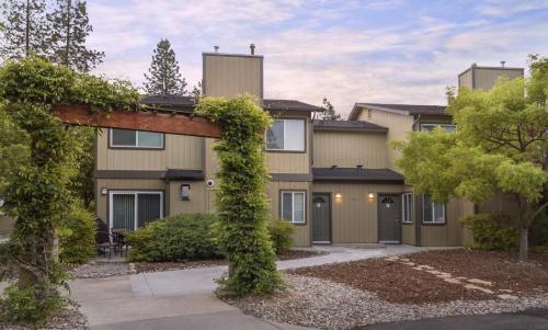 WorldMark Bass Lake 2BD Sleeps 6 — hotel in Bass Lake