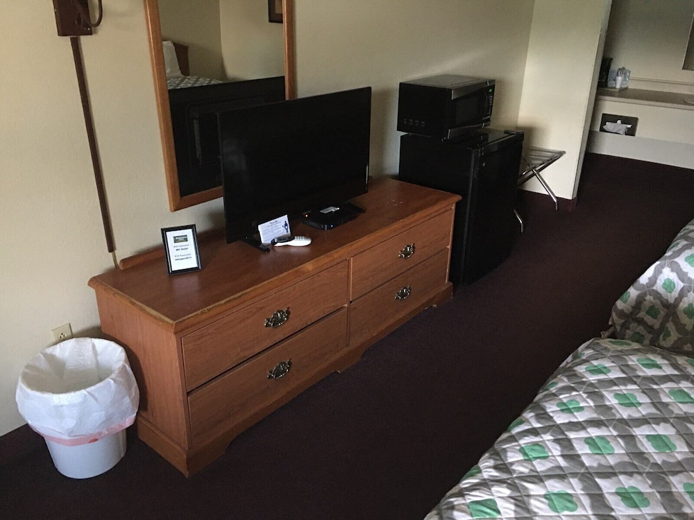 Whispering Creek Lodging & RV Resort - photo 8