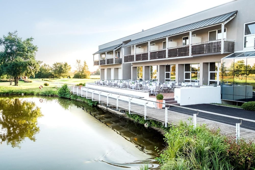 Golfhotel & Restaurant Lindenhof — Bad Vilbel — photo 2