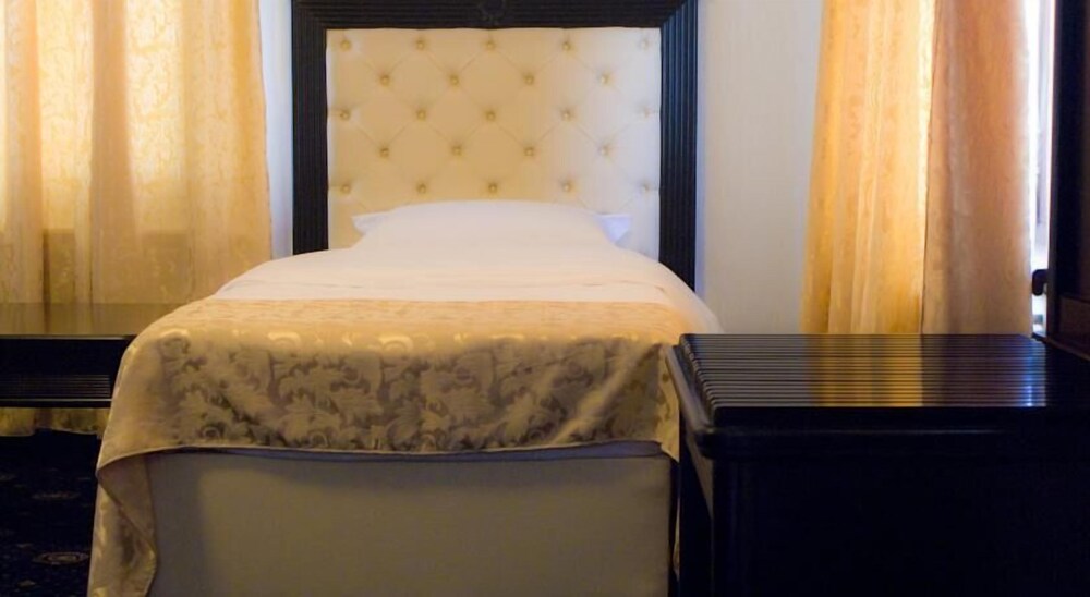 Hotel Premier Class — Valea Lupului — photo 4
