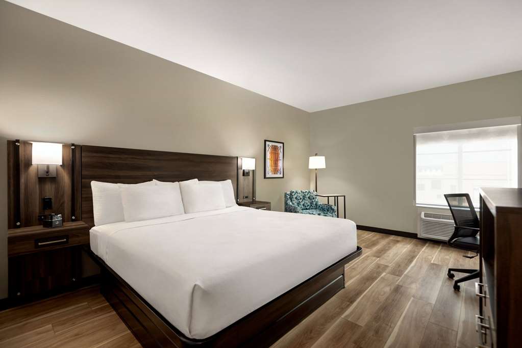 La Quinta Inn & Suites by Wyndham Gonzales LA - photo 30