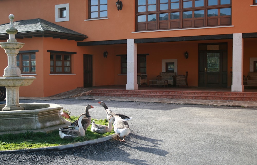 Hotel Rural Yeguada Albeitar — Vilaion