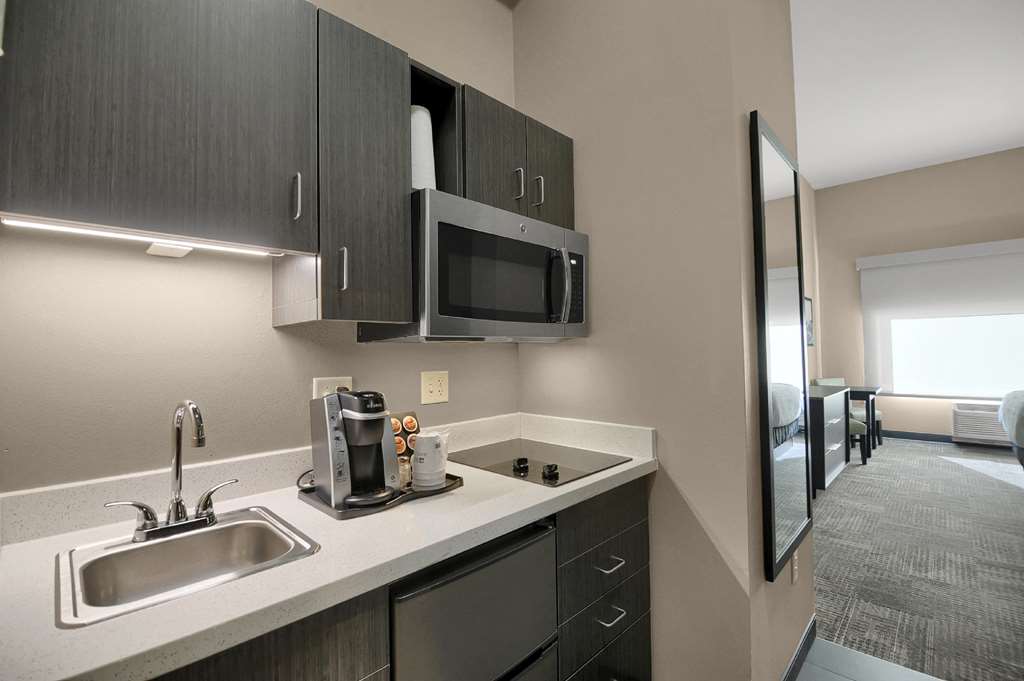Best Western Plus Fillmore Inn & Suites - photo 14