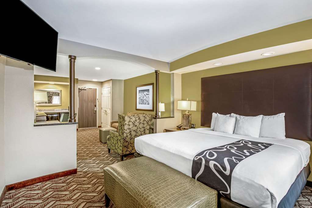 La Quinta Inn & Suites by Wyndham Kearney - photo 26