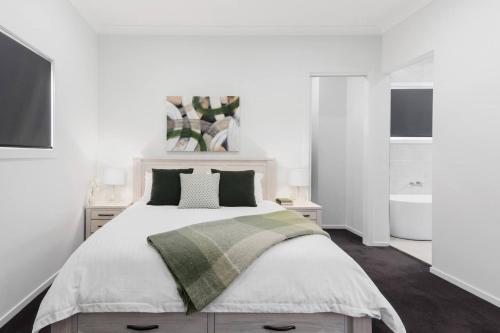 South Beach Escape Sensational Shell Cove Living — Shellharbour — photo 5
