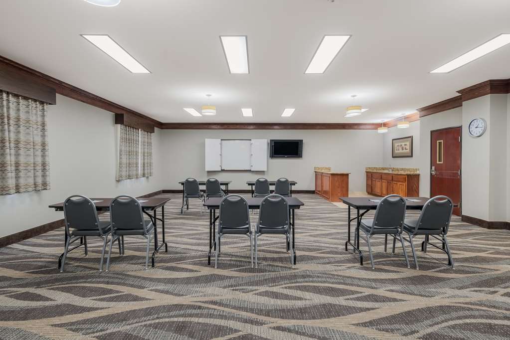 Best Western South Plains Inn & Suites - photo 33
