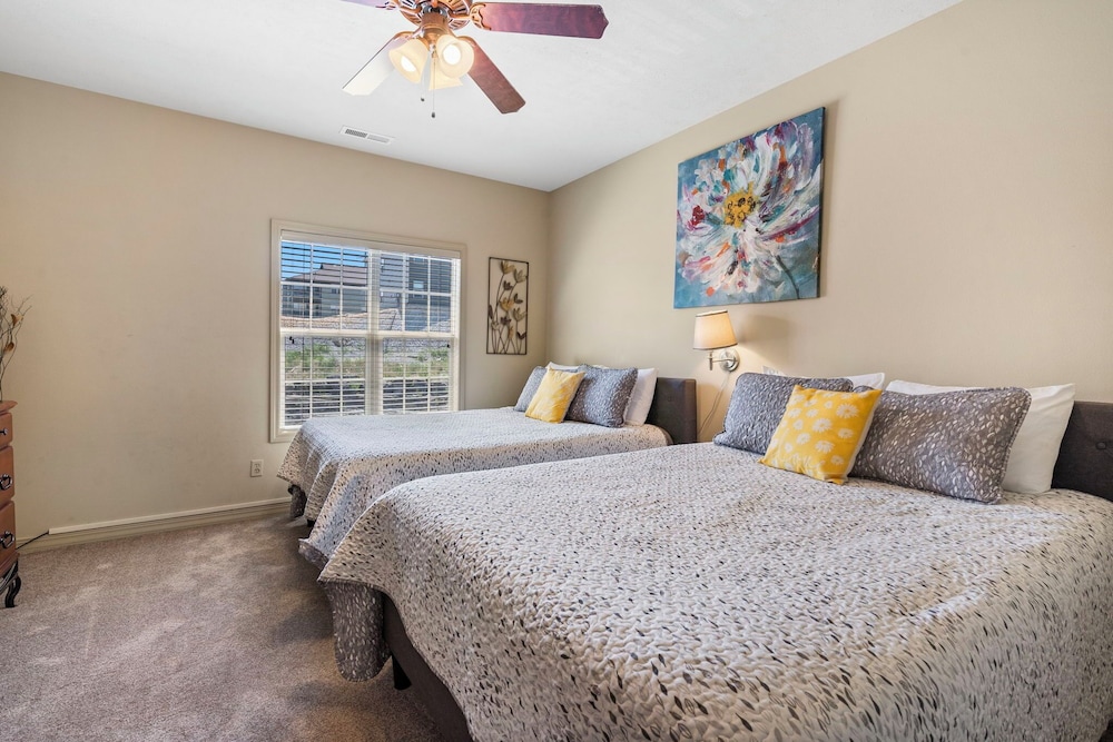 Honey Bee Inn w Communal Amenities & More - photo 7