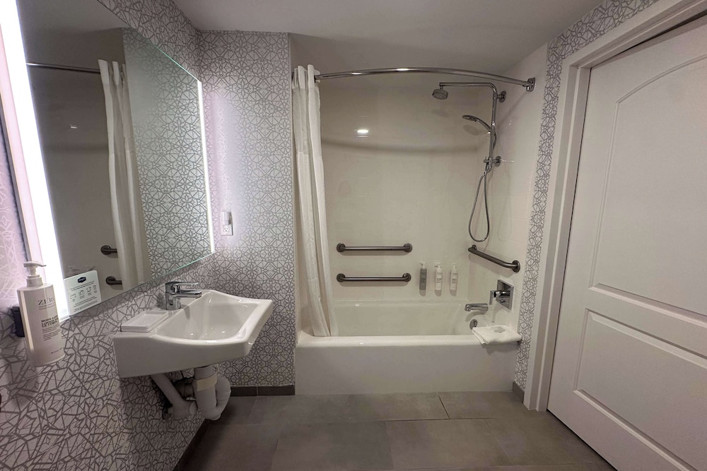 Hampton Inn Milpitas - photo 32
