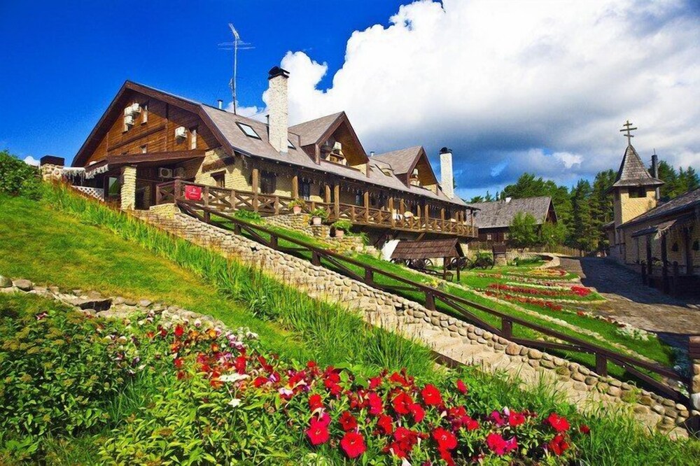 Staraya Melnitsa Holiday Park — 4-Star Luxury Hotel in Solnechnoye, Russia
