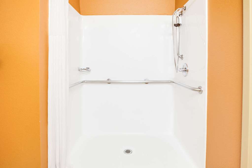 Days Inn & Suites by Wyndham Russellville - photo 10