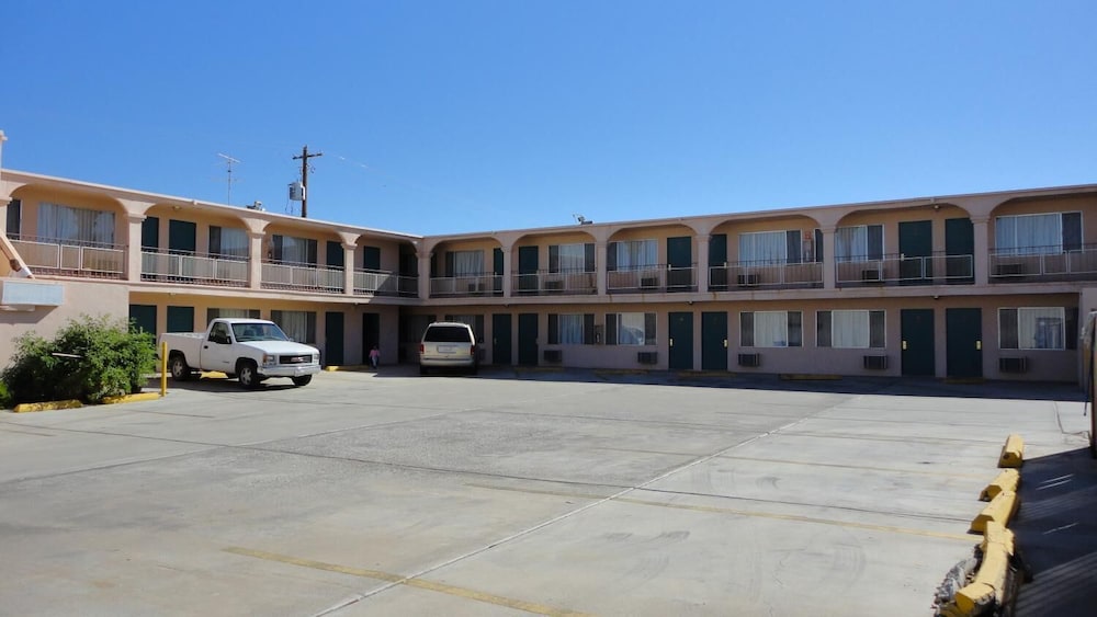 Imperial 400 Motor Inn - photo 25