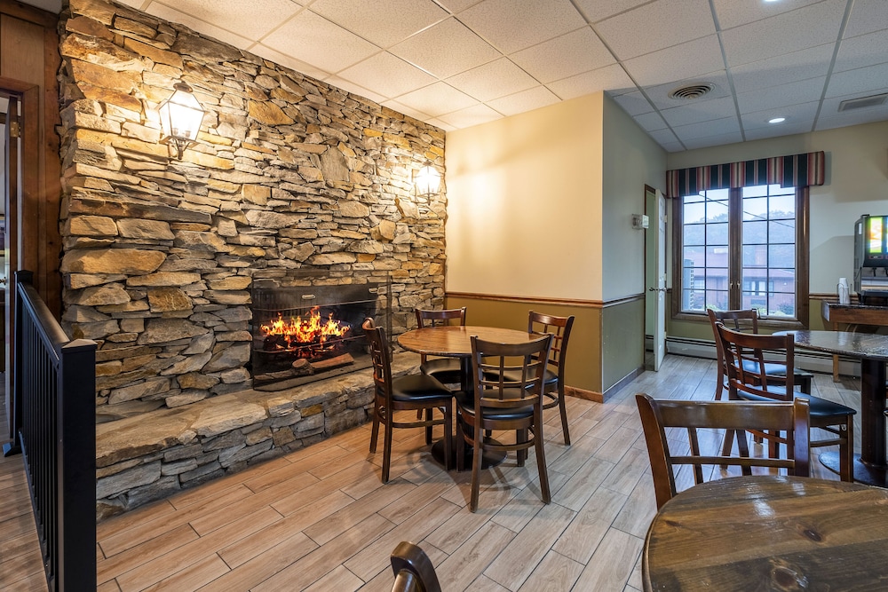 Red Roof Inn & Suites Hazleton - photo 43