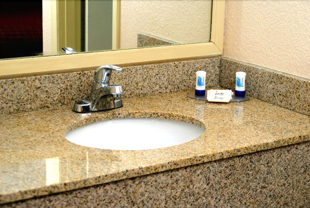 Westgate Inn and Suites - photo 8