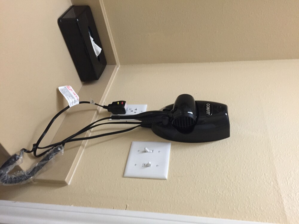 Downtowner Inns & Suites - photo 29