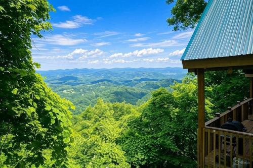 Buzzard Roost Awesome Mountain Views Game Room Hot Tub Free Attraction Tickets WIFI in Sevierville, United States