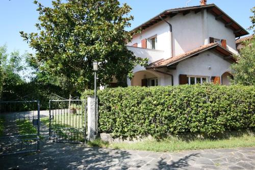 Villa Cremona — 4-Star Luxury Hotel in Forte Dei Marmi, Italy