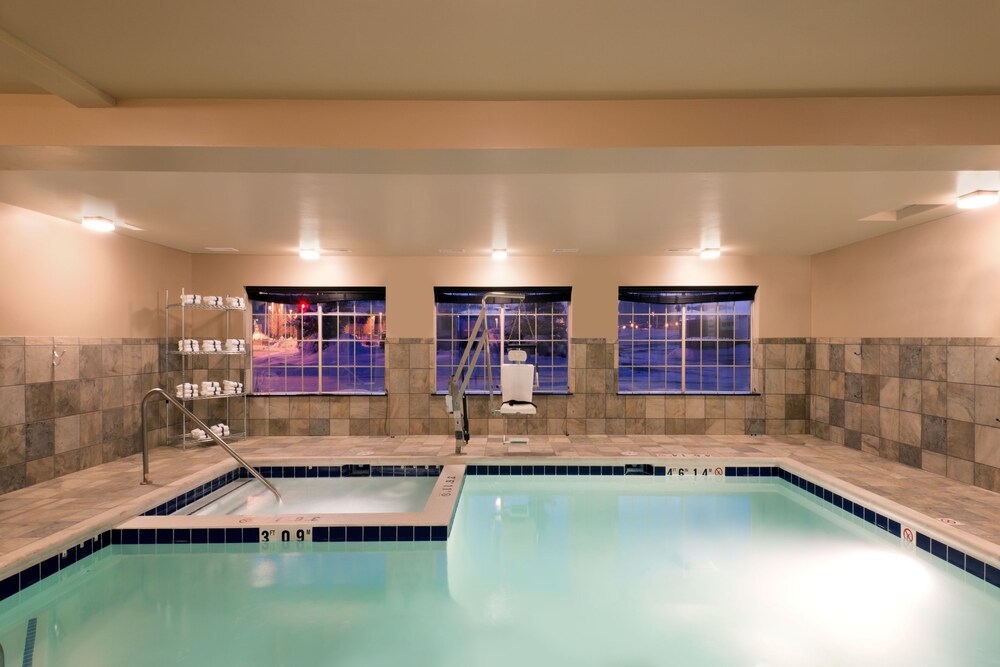 Holiday Inn Express & Suites Fraser Winter Park Area by IHG - photo 31