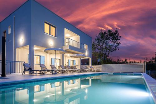Luxury Apartment Diana — 4-Star Luxury Hotel in Kastel Stari, Croatia