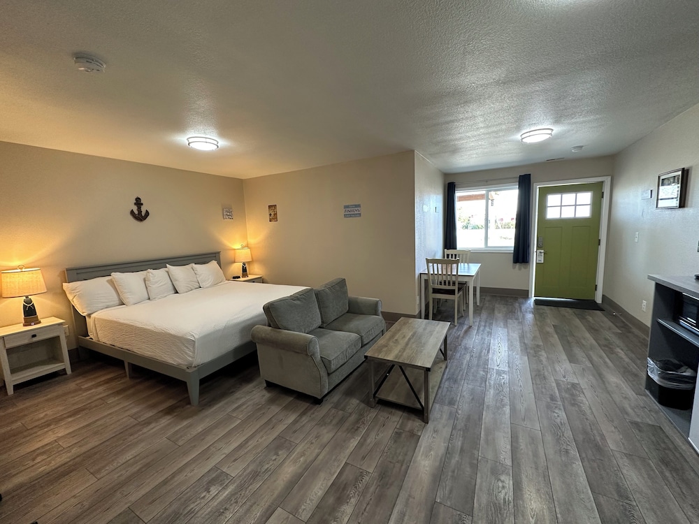 The Coastal Inn and Suites - photo 60