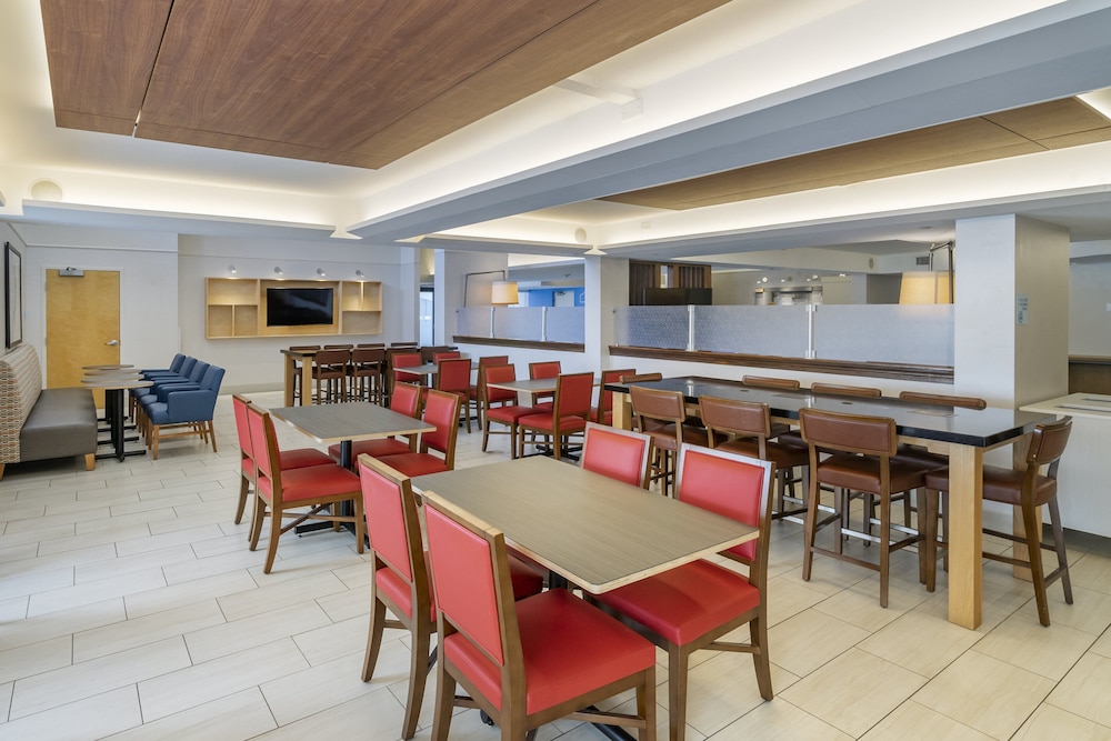Holiday Inn Express Cape Coral Fort Myers Area by IHG - photo 31