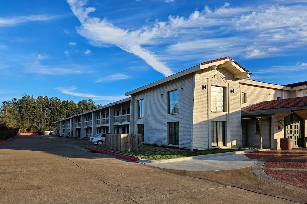 Baymont by Wyndham Nacogdoches Near University - photo 42