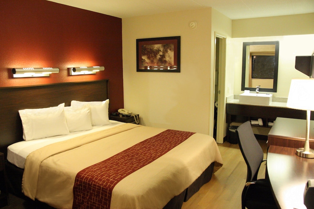 Red Roof Inn PLUS Philadelphia Airport - photo 12