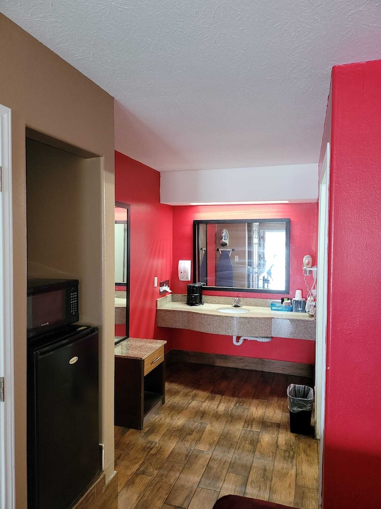 Texas Inn & Suites Raymondville - photo 35