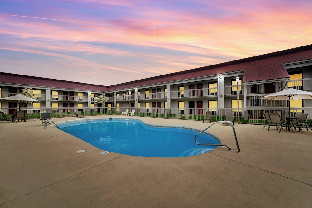Red Roof Inn Kingsport - photo 22