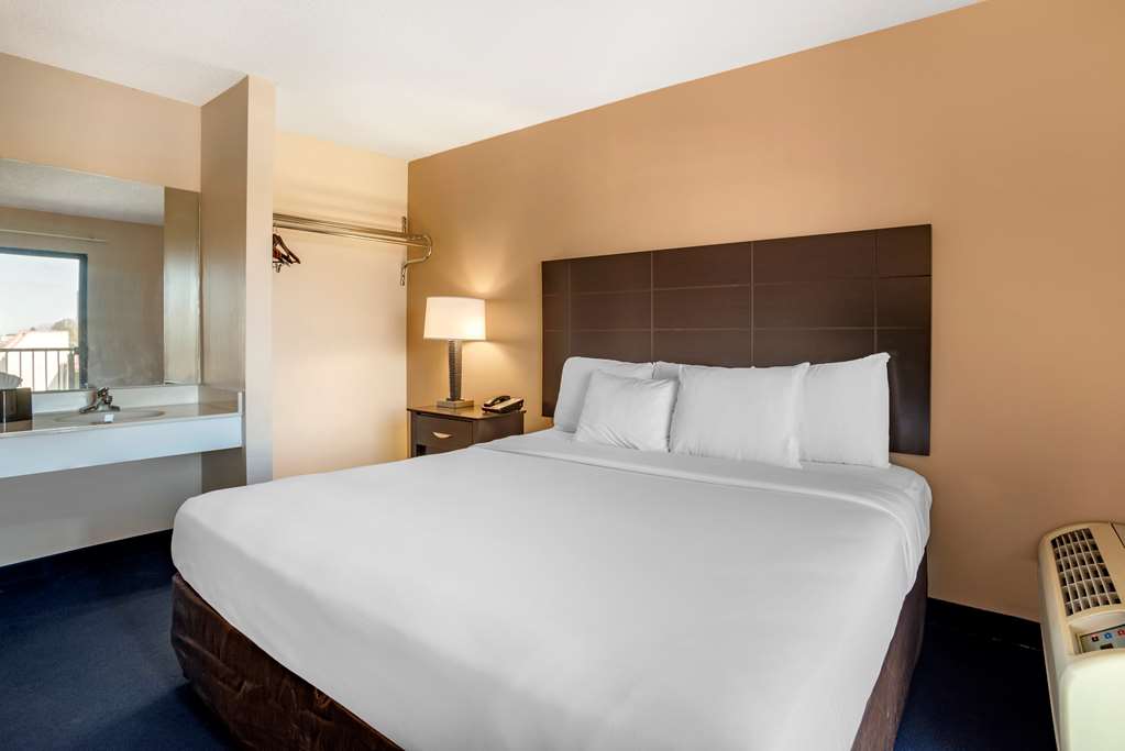 Econo Lodge Inn & Suites Rehoboth Beach - photo 27