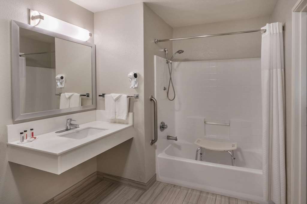 Baymont by Wyndham Albuquerque Airport - photo 12