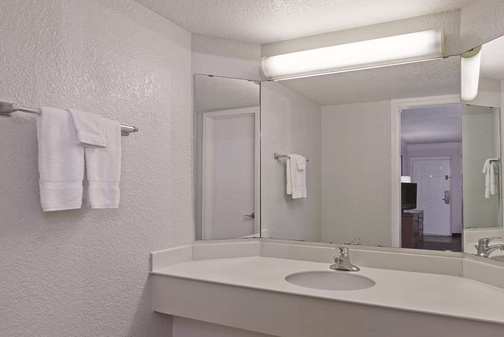 Travelodge by Wyndham Houston Cy Fair - photo 21
