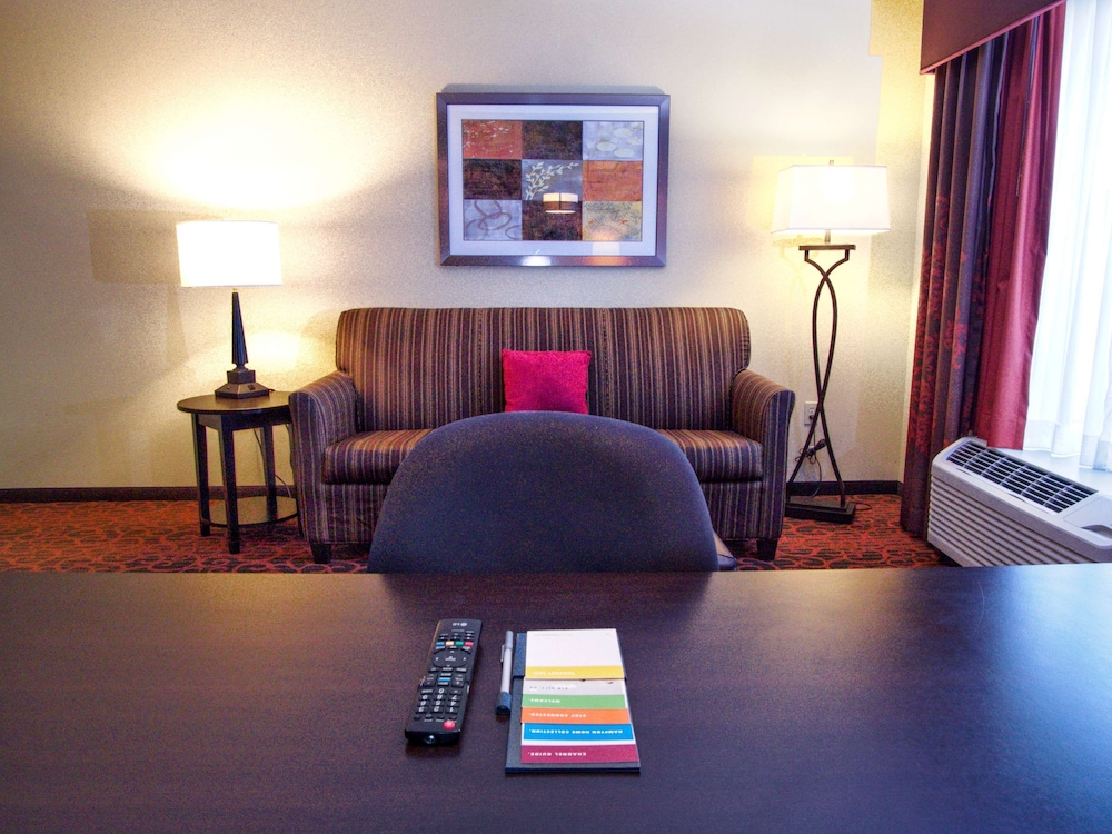 Hampton Inn & Suites Elk City - photo 11