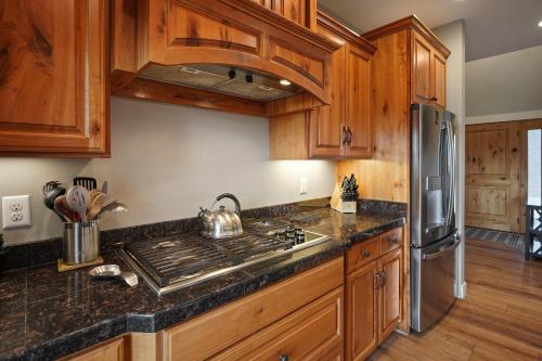 Five Peaks ac hot Tub 5br 3.5ba - photo 6