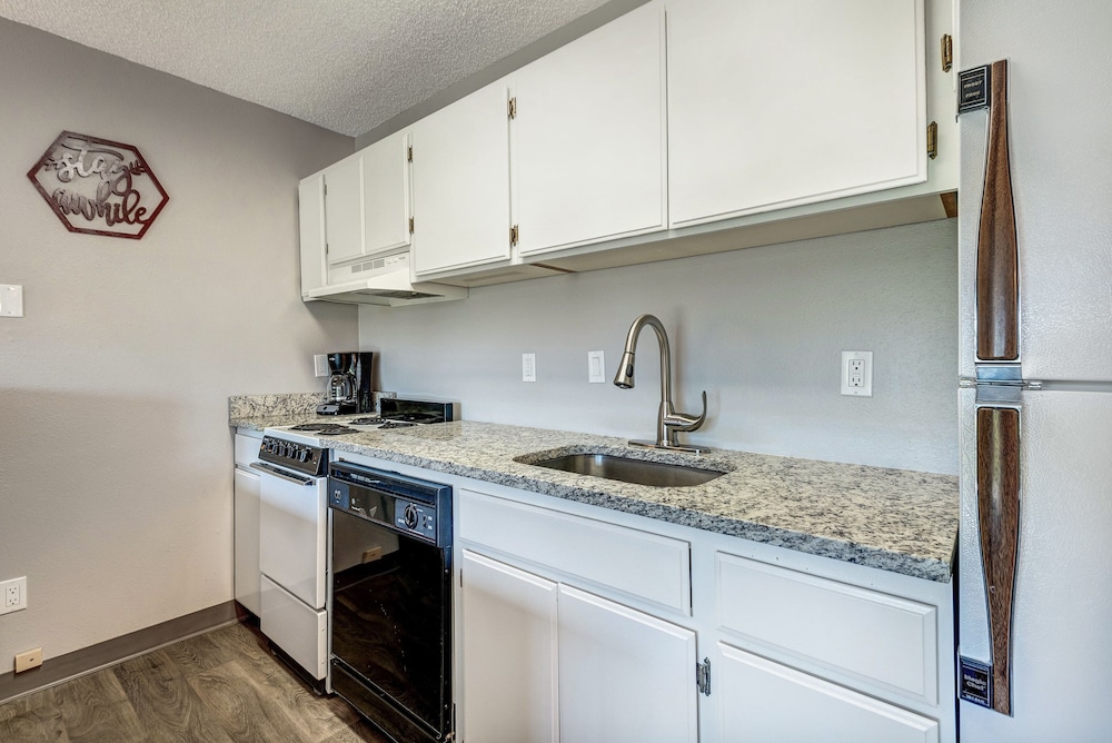 Bend Riverside Inn & Suites - photo 153