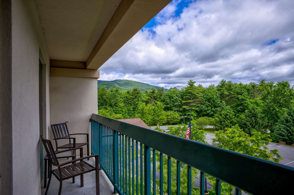 Hampton Inn & Suites Lake George - photo 51