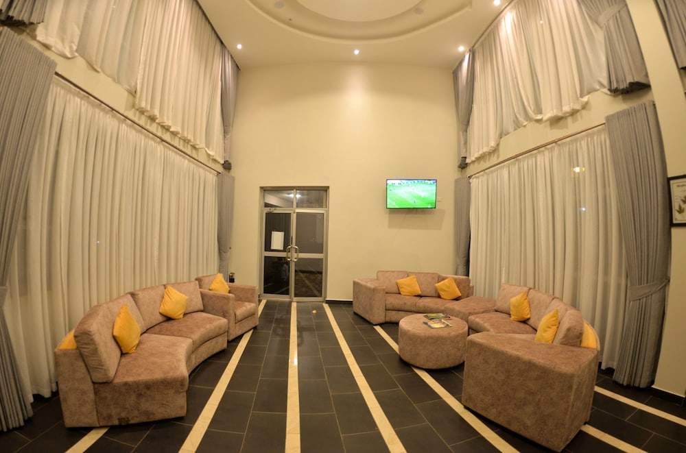 Maple Leaf Hotel — hotel in Masaka