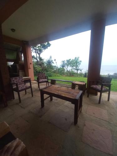 Triton Self Catering - carbon neutral hotel in Unknown City