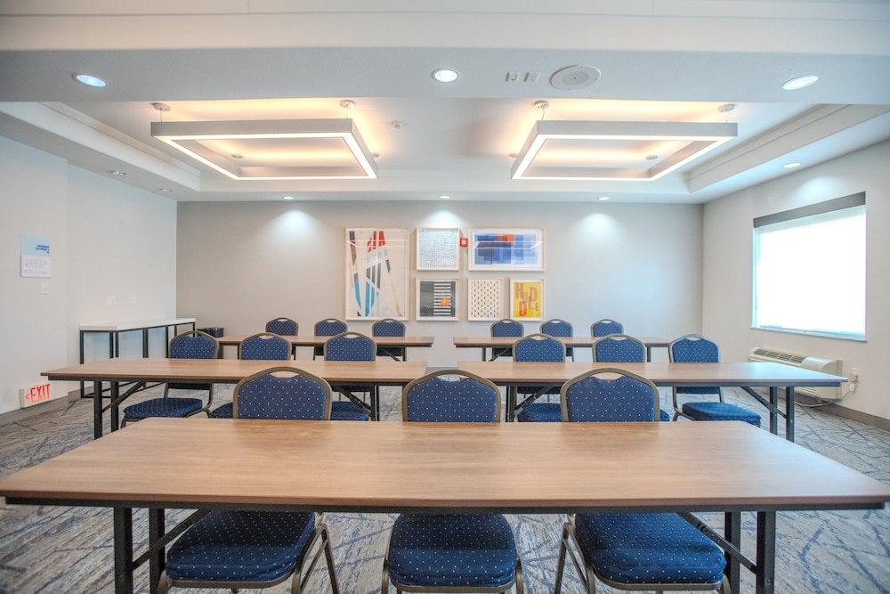 Holiday Inn Express Cleveland by IHG - photo 62