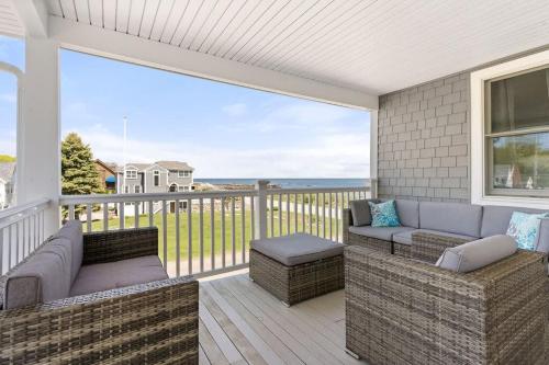 Sunrise Sanctuary Walk to Wallis Ocean Views — 4-Star Luxury Hotel in Rye, United States