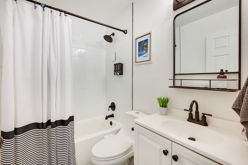 BBQ Ready Retreat w Pool Access in Palm Harbor — hotel in Palm Harbor