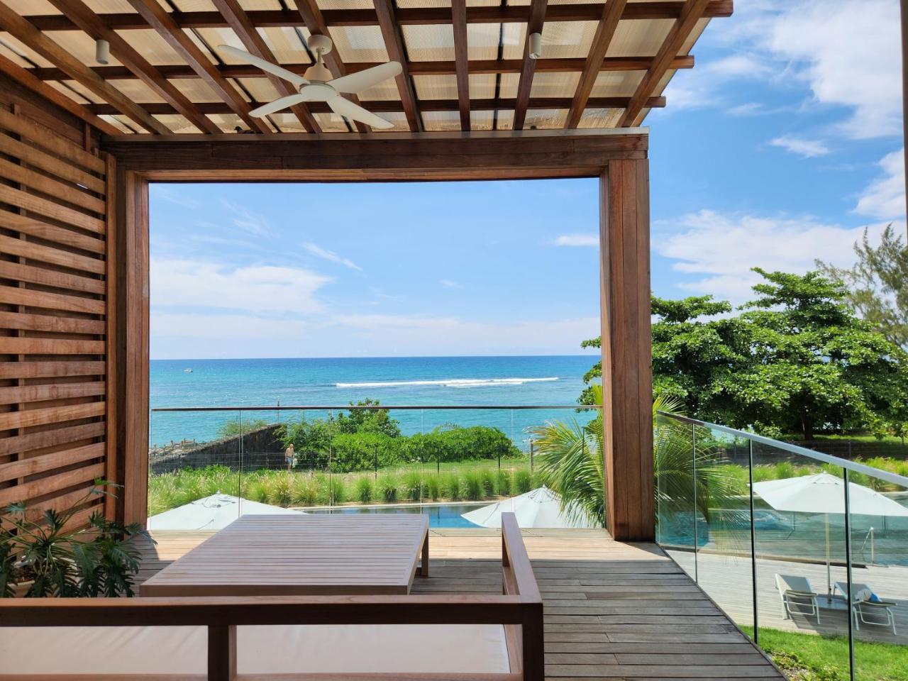 Beachfront Apartment Ocean Point — 4-Star Luxury Hotel in Pointe Aux Piments, Mauritius